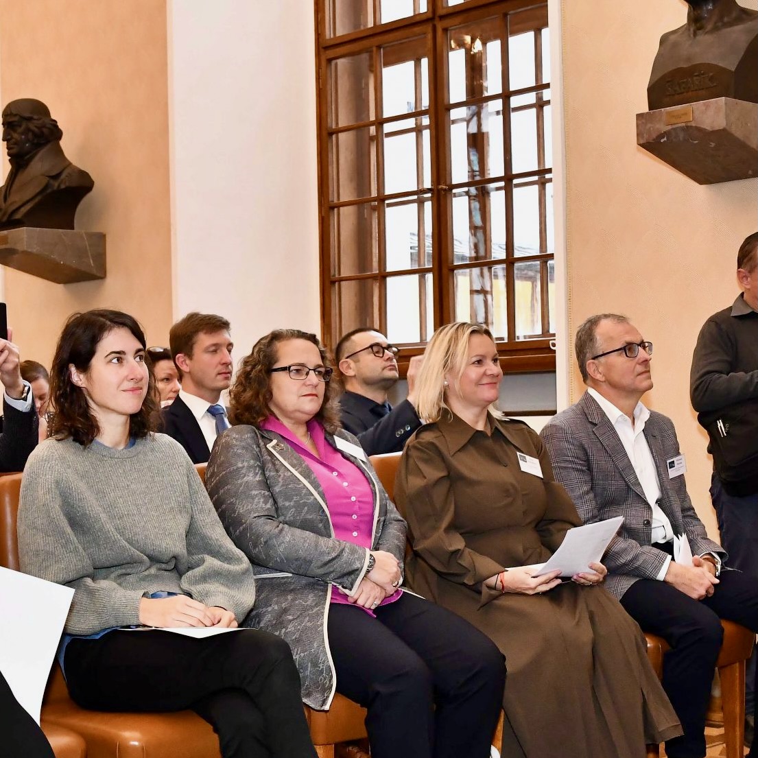 O konferenci